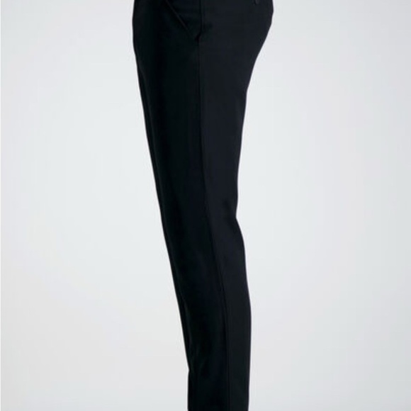 Elegant Black Slim-Fit Blazer for Formal Occasions - Picture 2 of 12